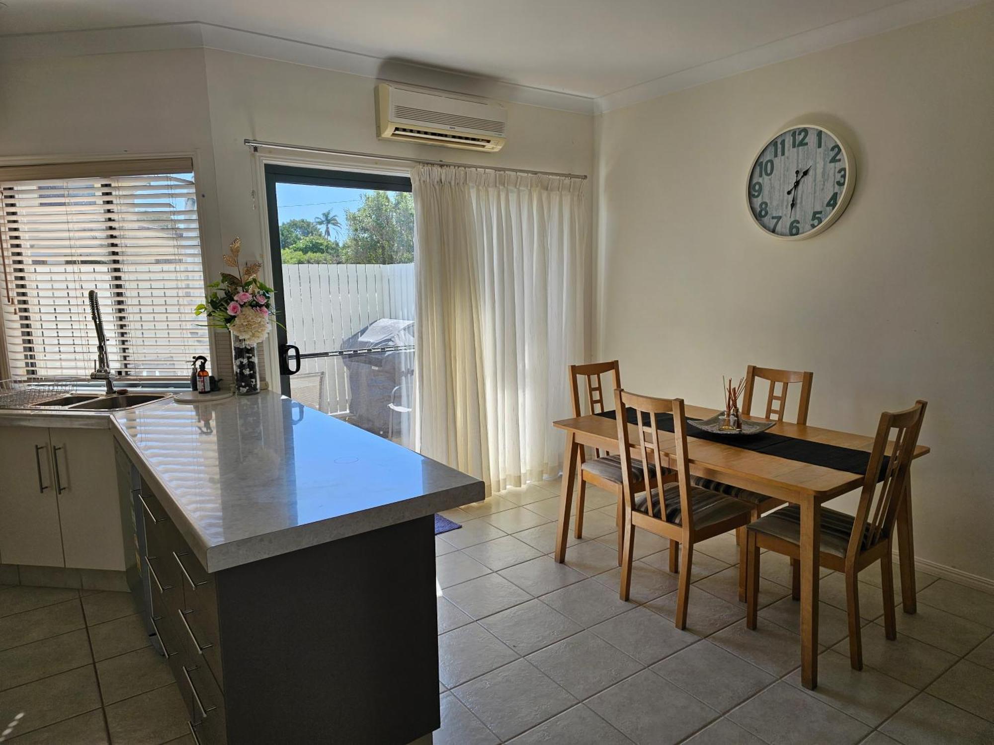 Koola Beach Apartments Bargara Eksteriør bilde